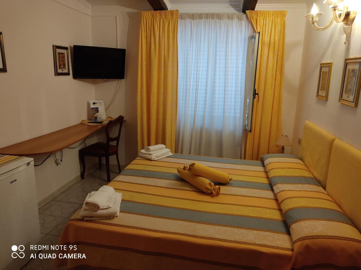 Hotel La Calabrese Isola Di Capo Rizzuto Buitenkant foto