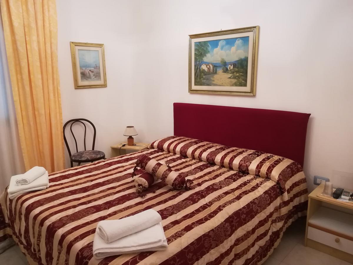 Hotel La Calabrese Isola Di Capo Rizzuto Buitenkant foto